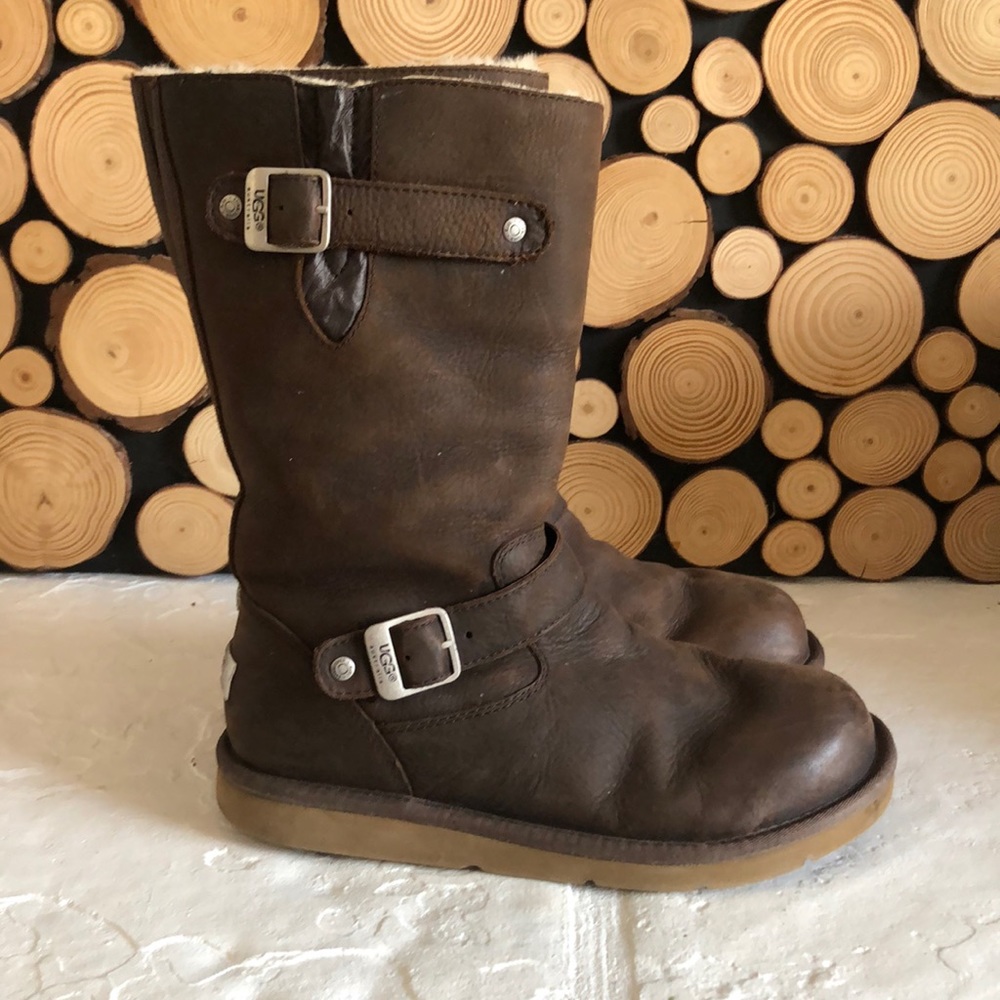 UGGS classic mid calf Size 9